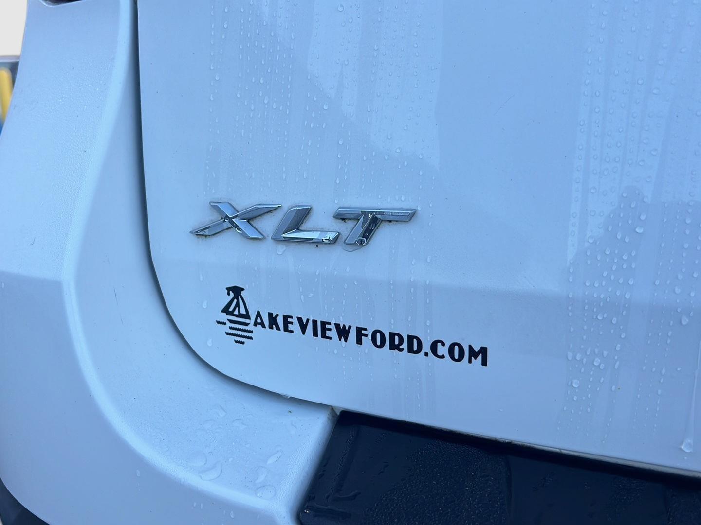 2021 Ford Explorer photo 17 of 47