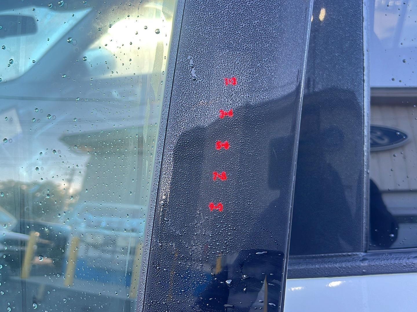 2021 Ford Explorer photo 19 of 47