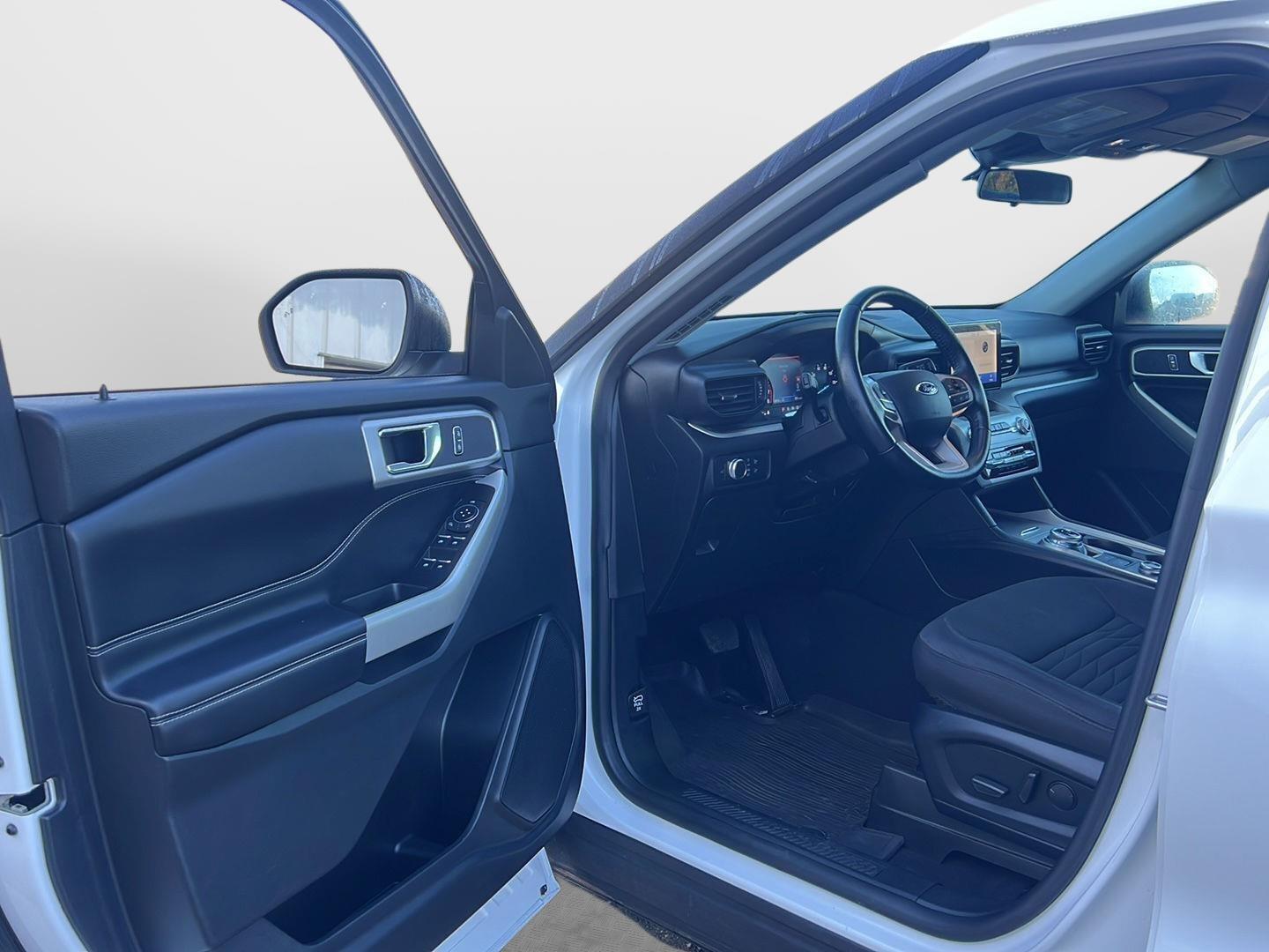 2021 Ford Explorer photo 20 of 47