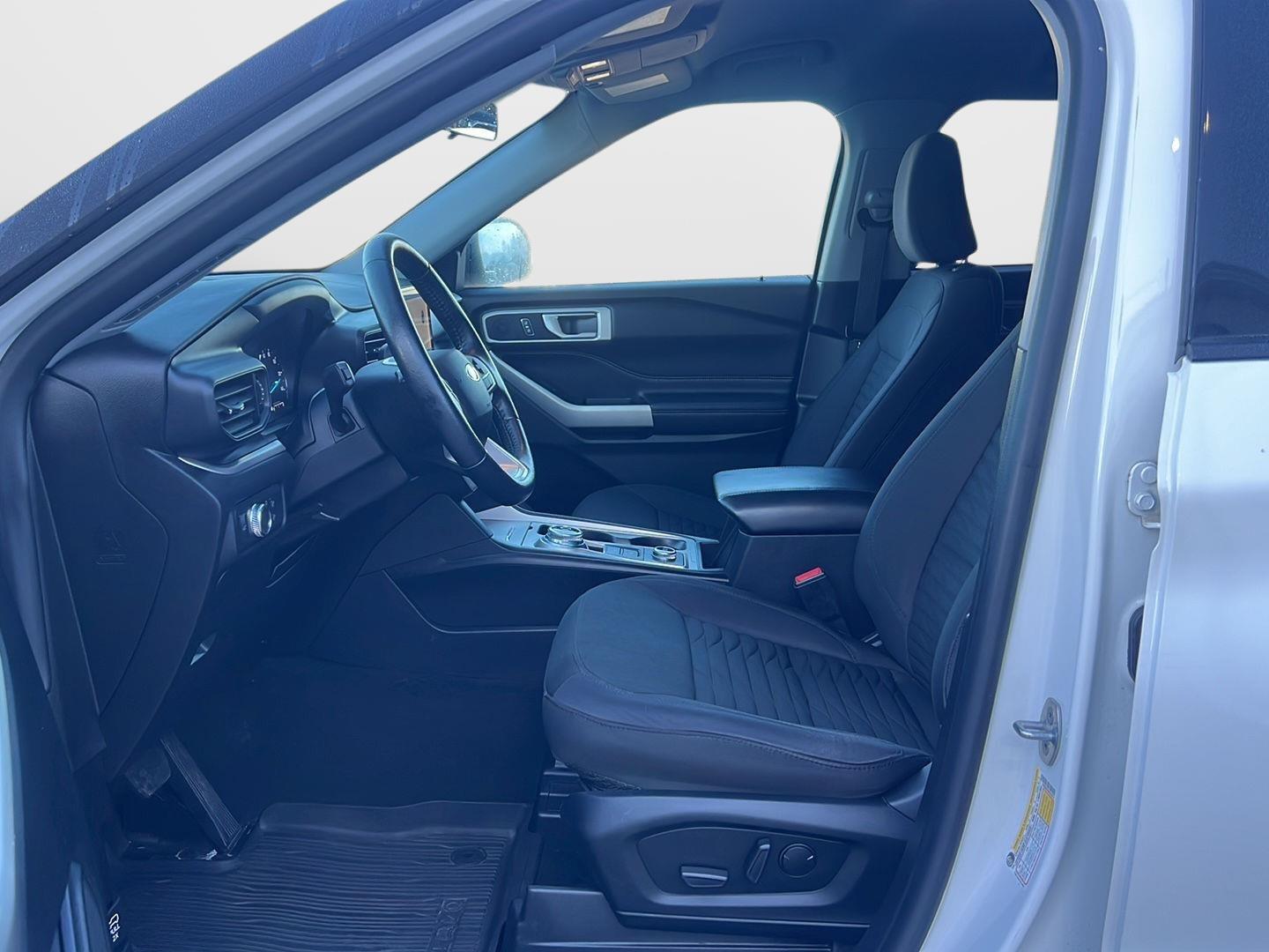 2021 Ford Explorer photo 21 of 47