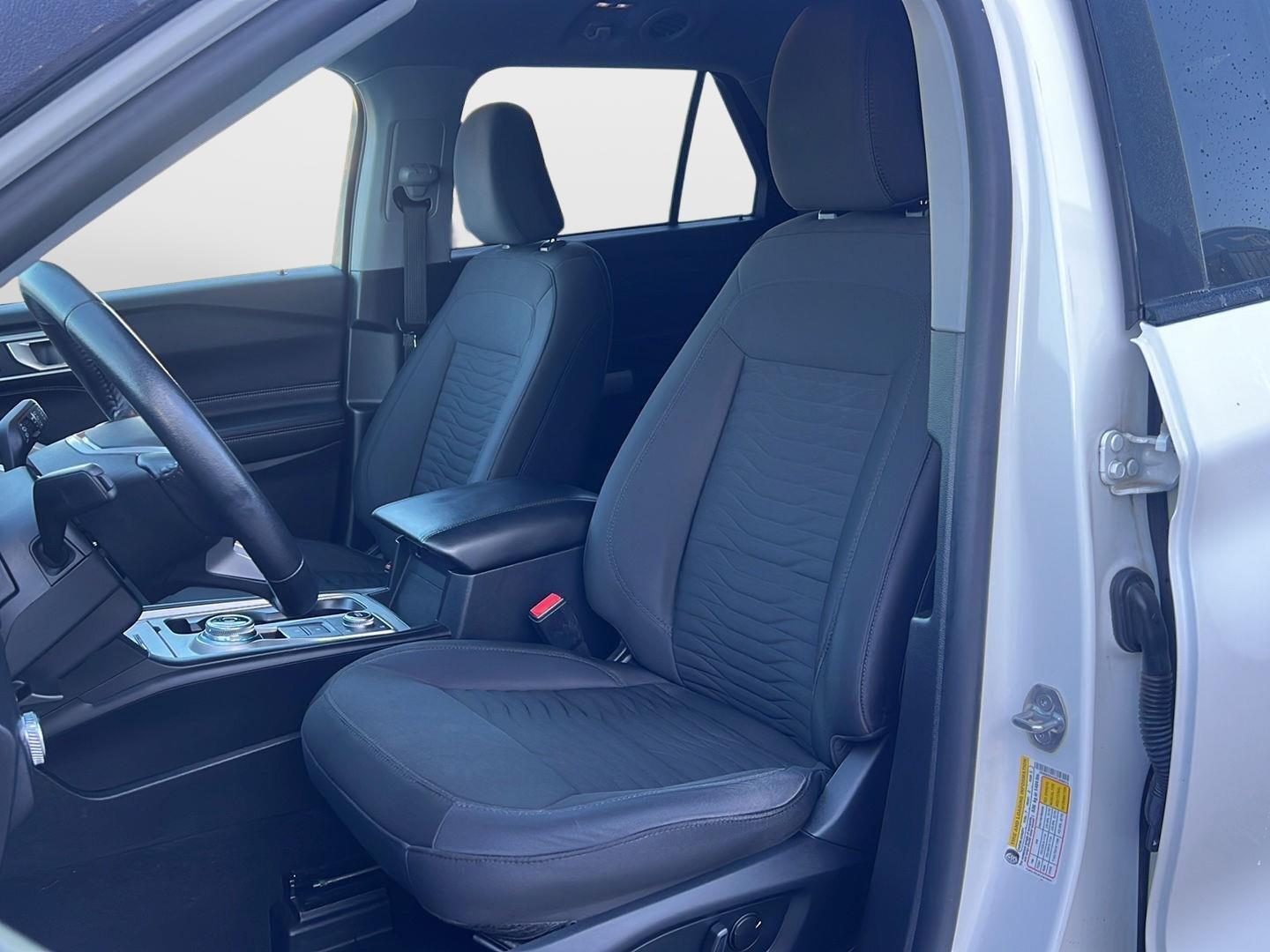 2021 Ford Explorer photo 22 of 47