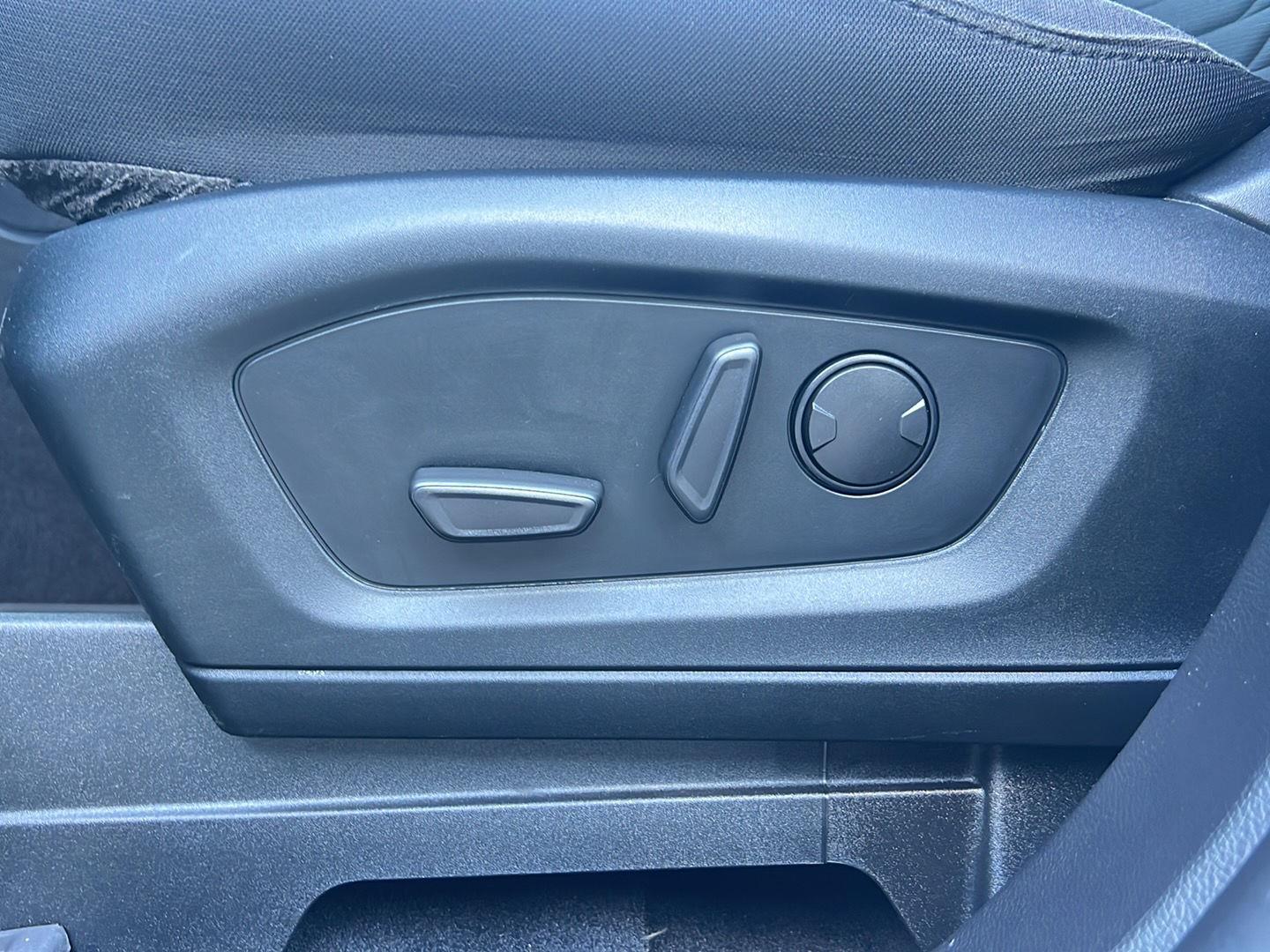 2021 Ford Explorer photo 24 of 47