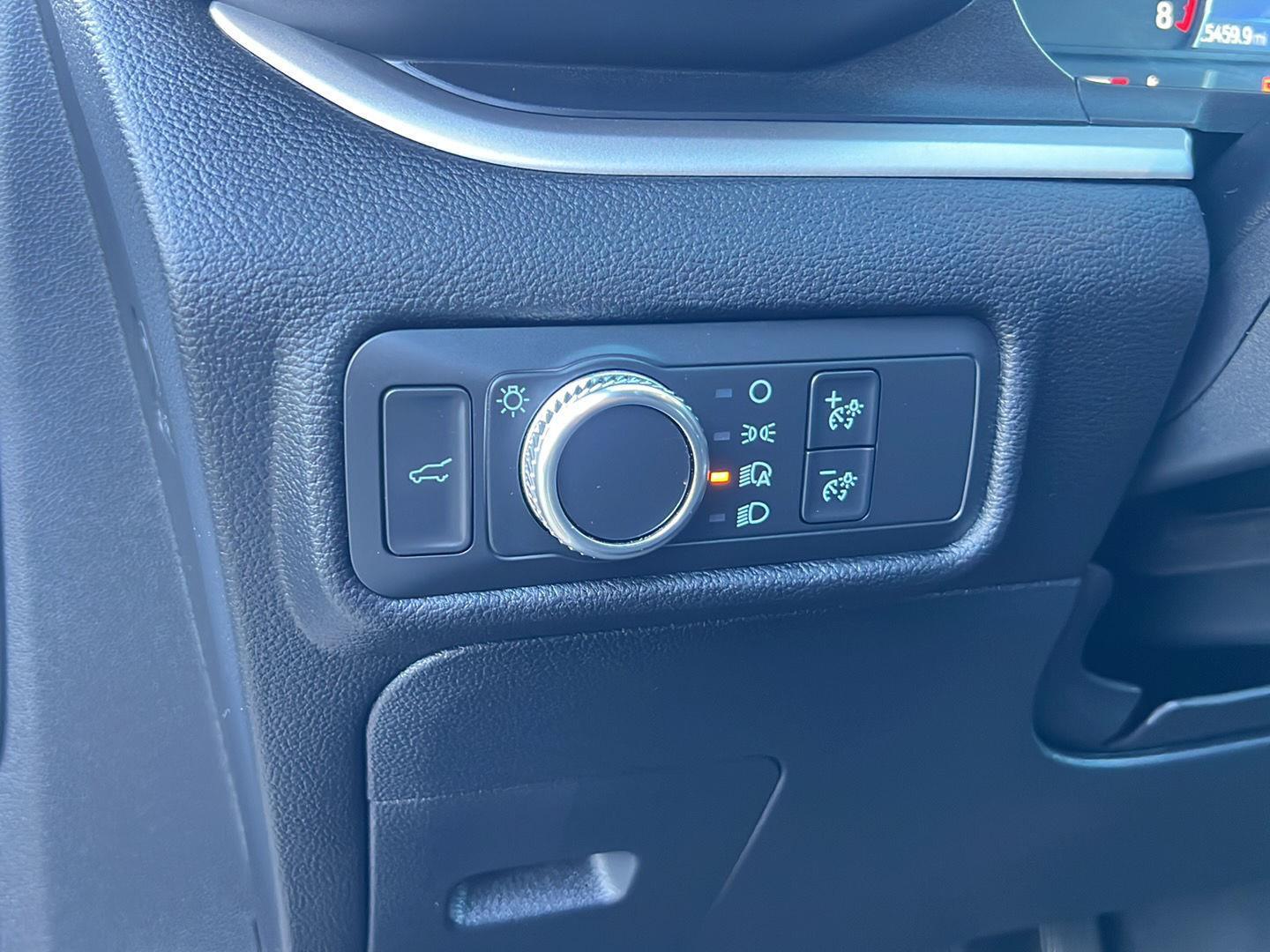 2021 Ford Explorer photo 25 of 47