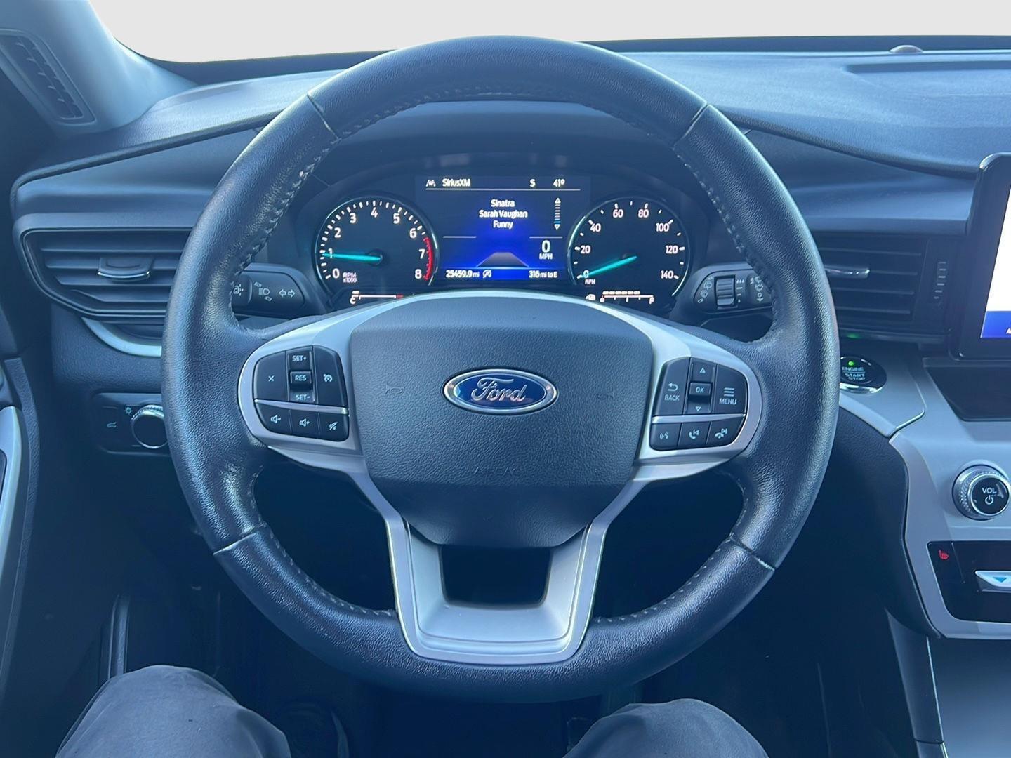 2021 Ford Explorer photo 26 of 47