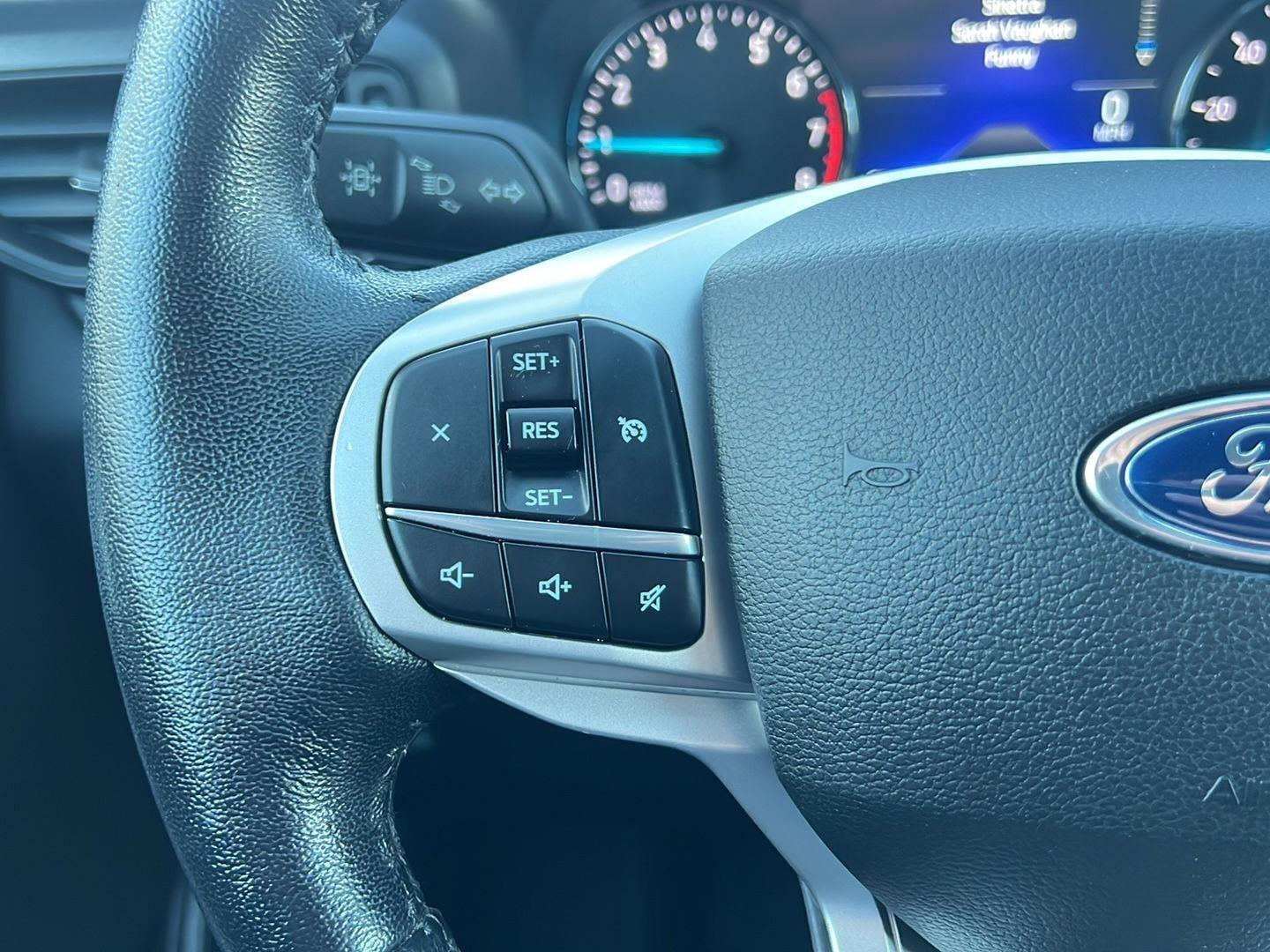 2021 Ford Explorer photo 27 of 47