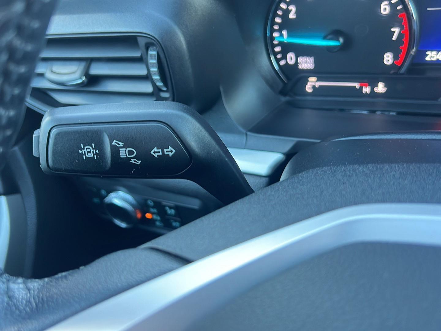 2021 Ford Explorer photo 29 of 47