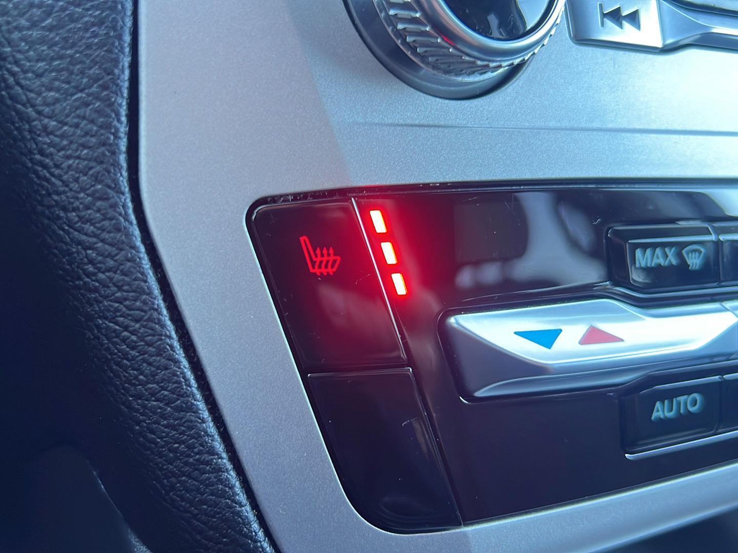 2021 Ford Explorer photo 37 of 47
