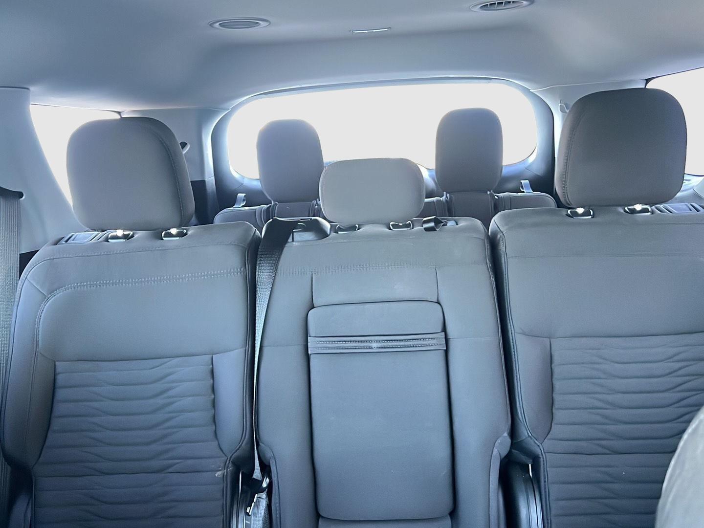 2021 Ford Explorer photo 41 of 47