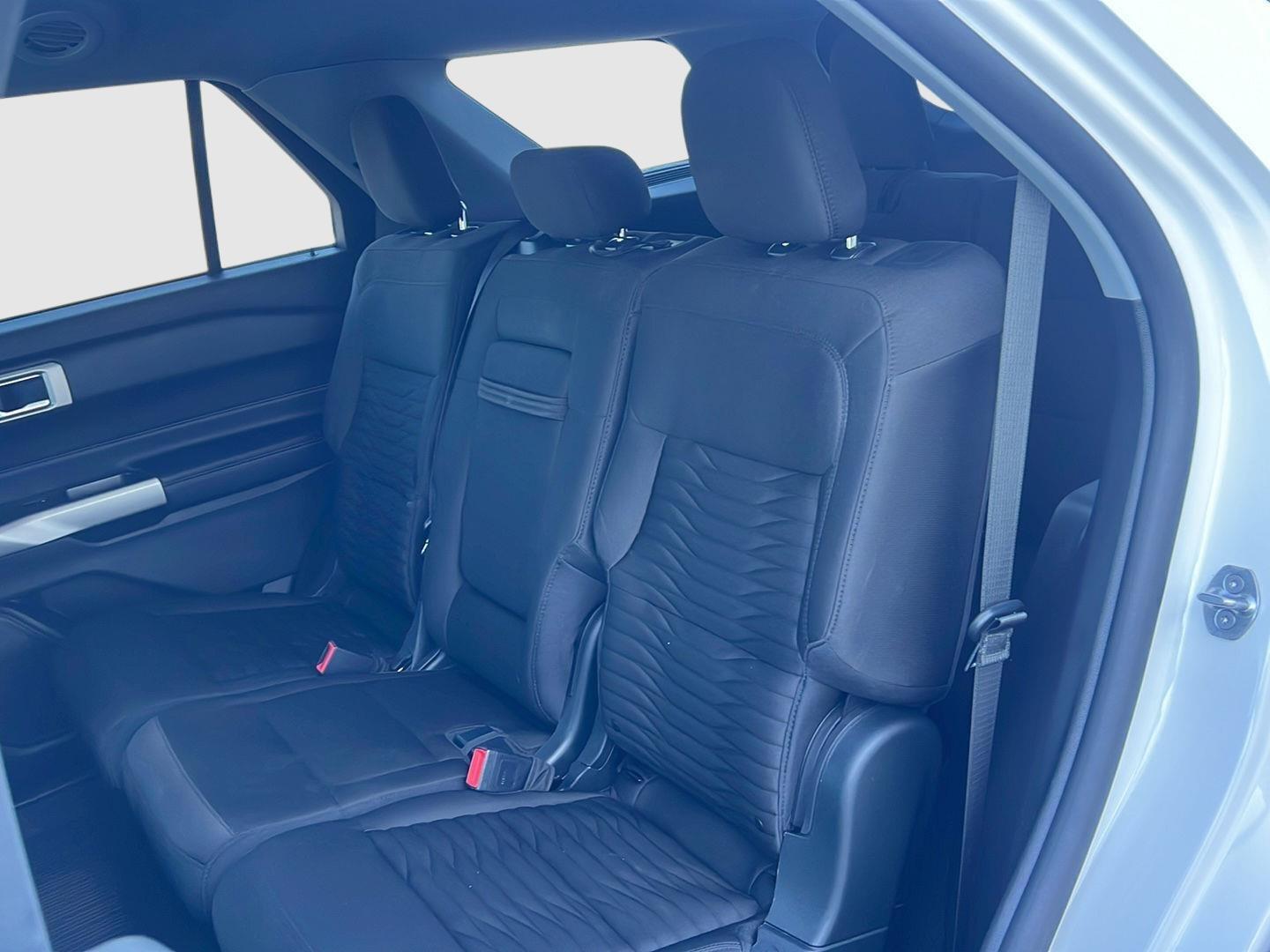 2021 Ford Explorer photo 42 of 47