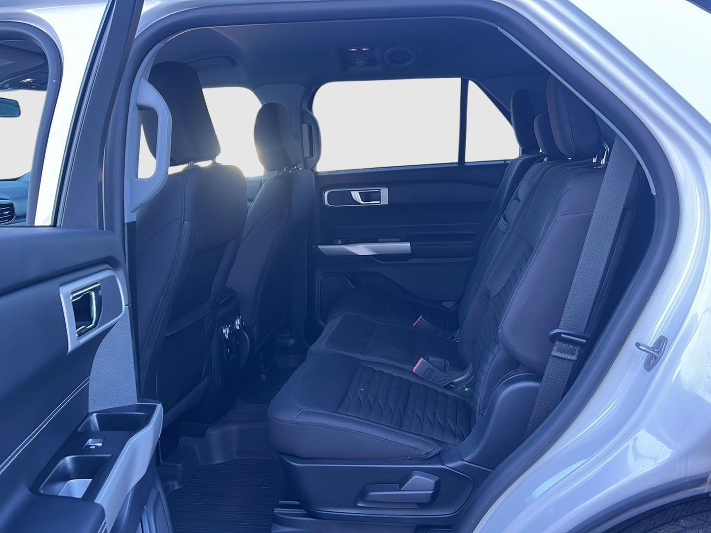 2021 Ford Explorer photo 43 of 47