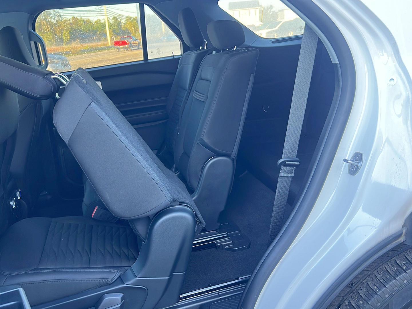 2021 Ford Explorer photo 44 of 47
