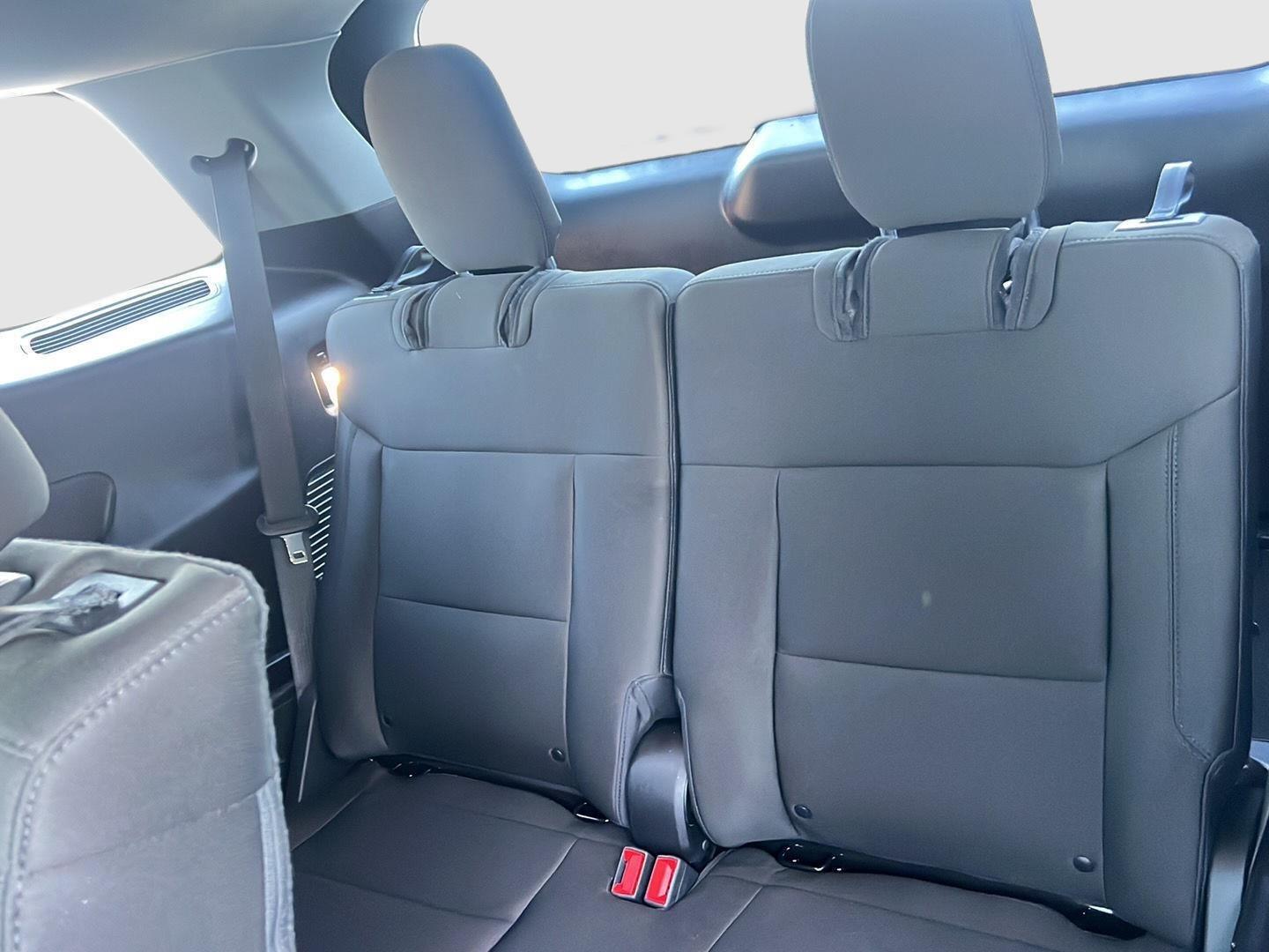 2021 Ford Explorer photo 45 of 47
