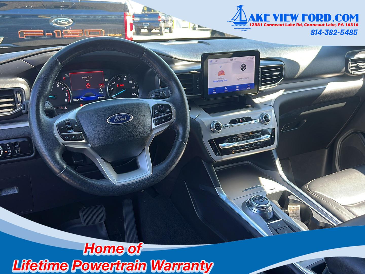 2023 Ford Explorer photo 2 of 52