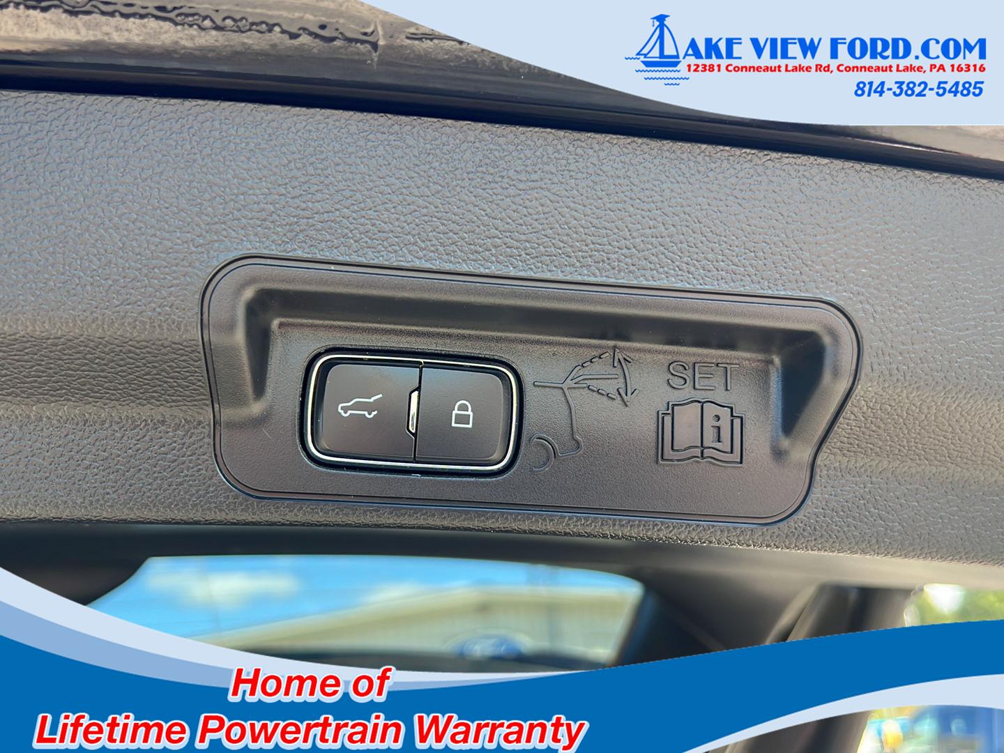 2023 Ford Explorer photo 13 of 52