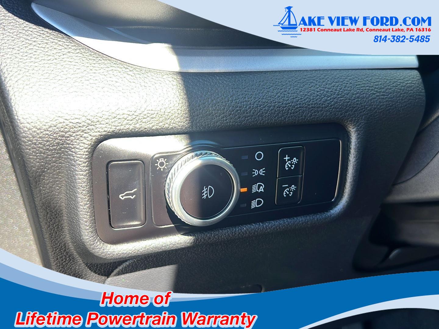 2023 Ford Explorer photo 25 of 52