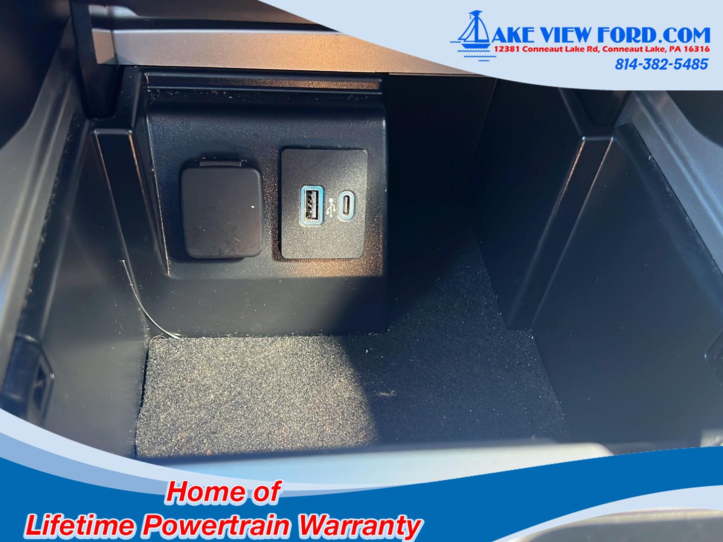 2023 Ford Explorer photo 42 of 52
