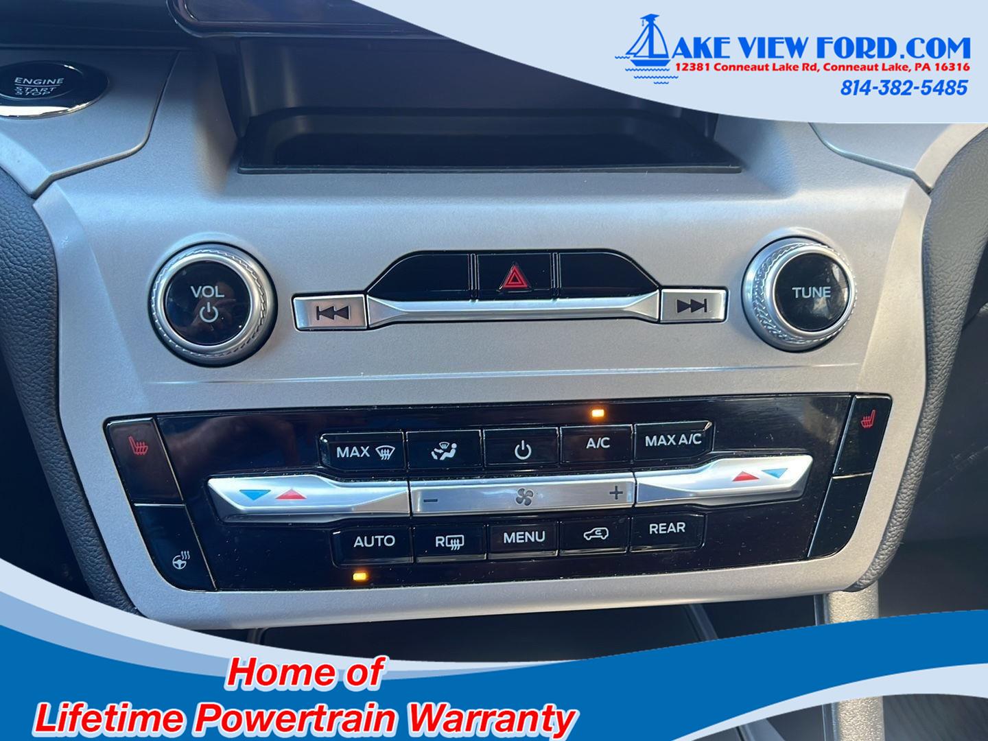 2023 Ford Explorer photo 44 of 52