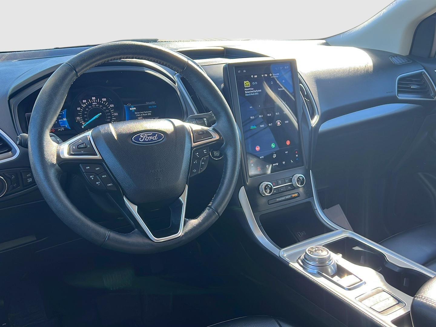 2023 Ford Edge photo 2 of 45