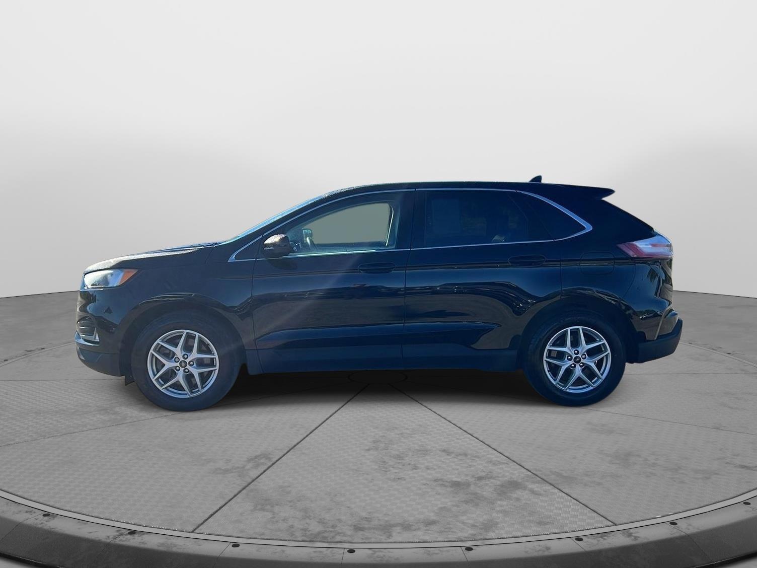 2023 Ford Edge photo 5 of 45