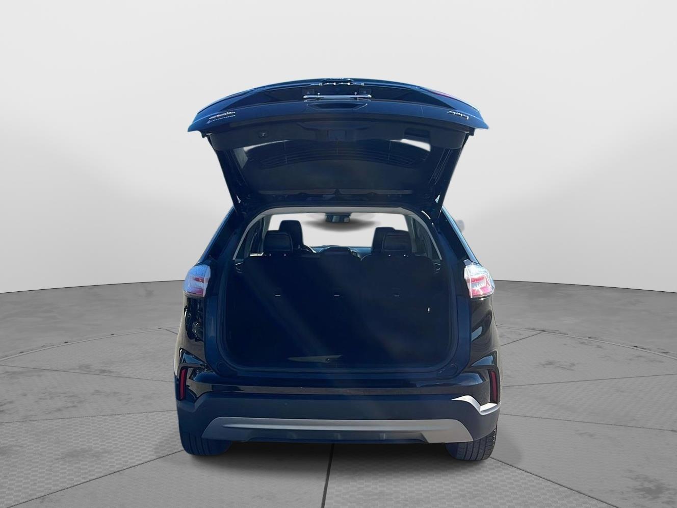 2023 Ford Edge photo 8 of 45