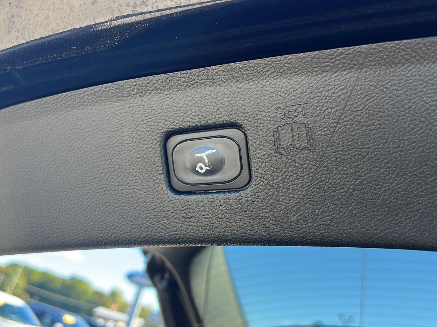 2023 Ford Edge photo 9 of 45