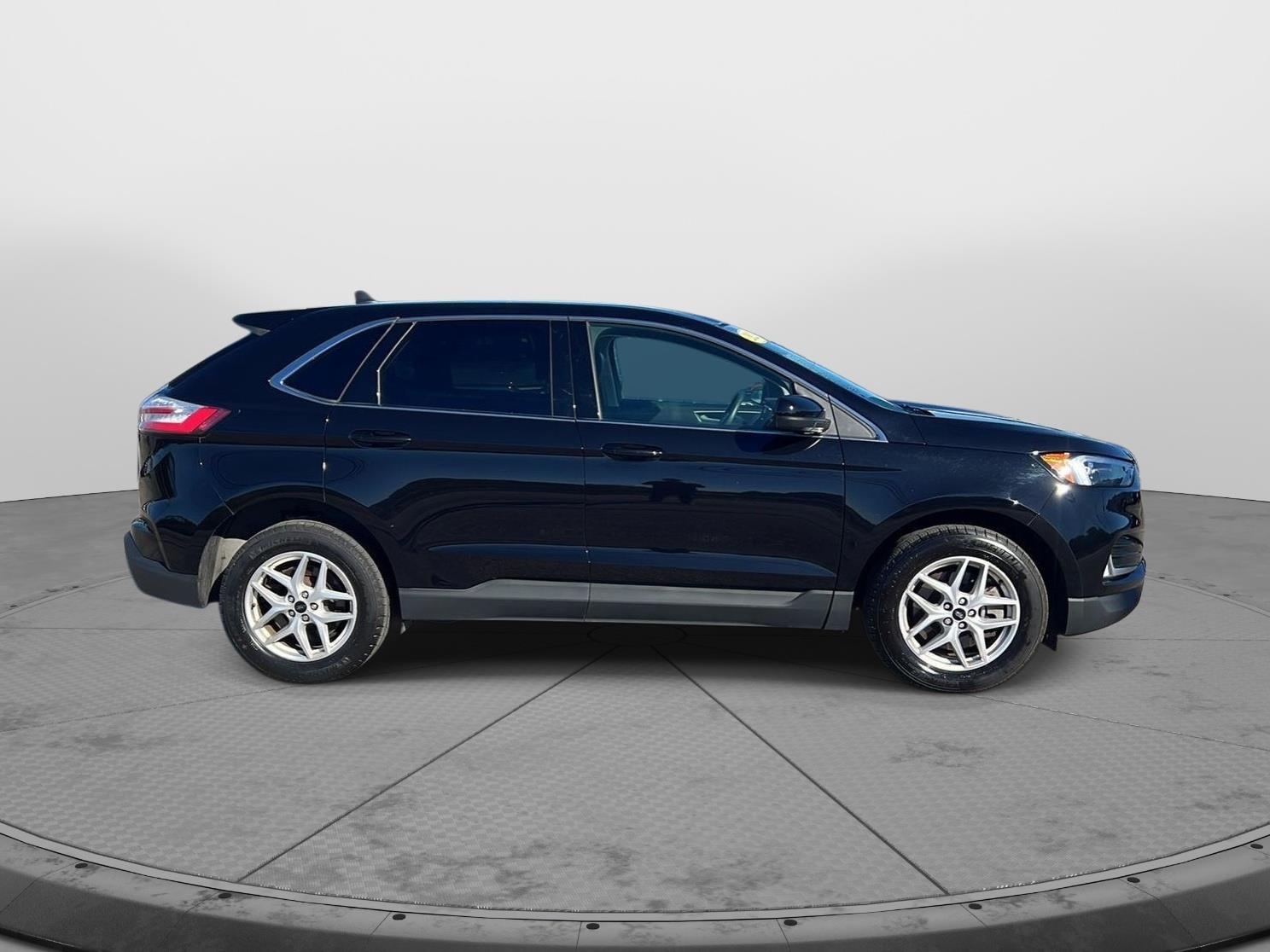 2023 Ford Edge photo 16 of 45