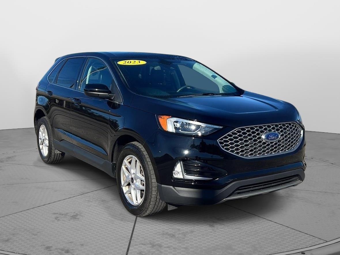 2023 Ford Edge photo 17 of 45