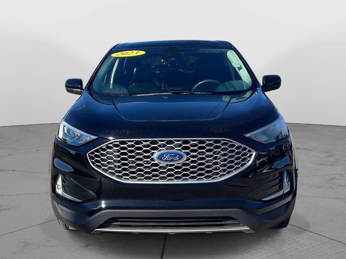 2023 Ford Edge photo 18 of 45