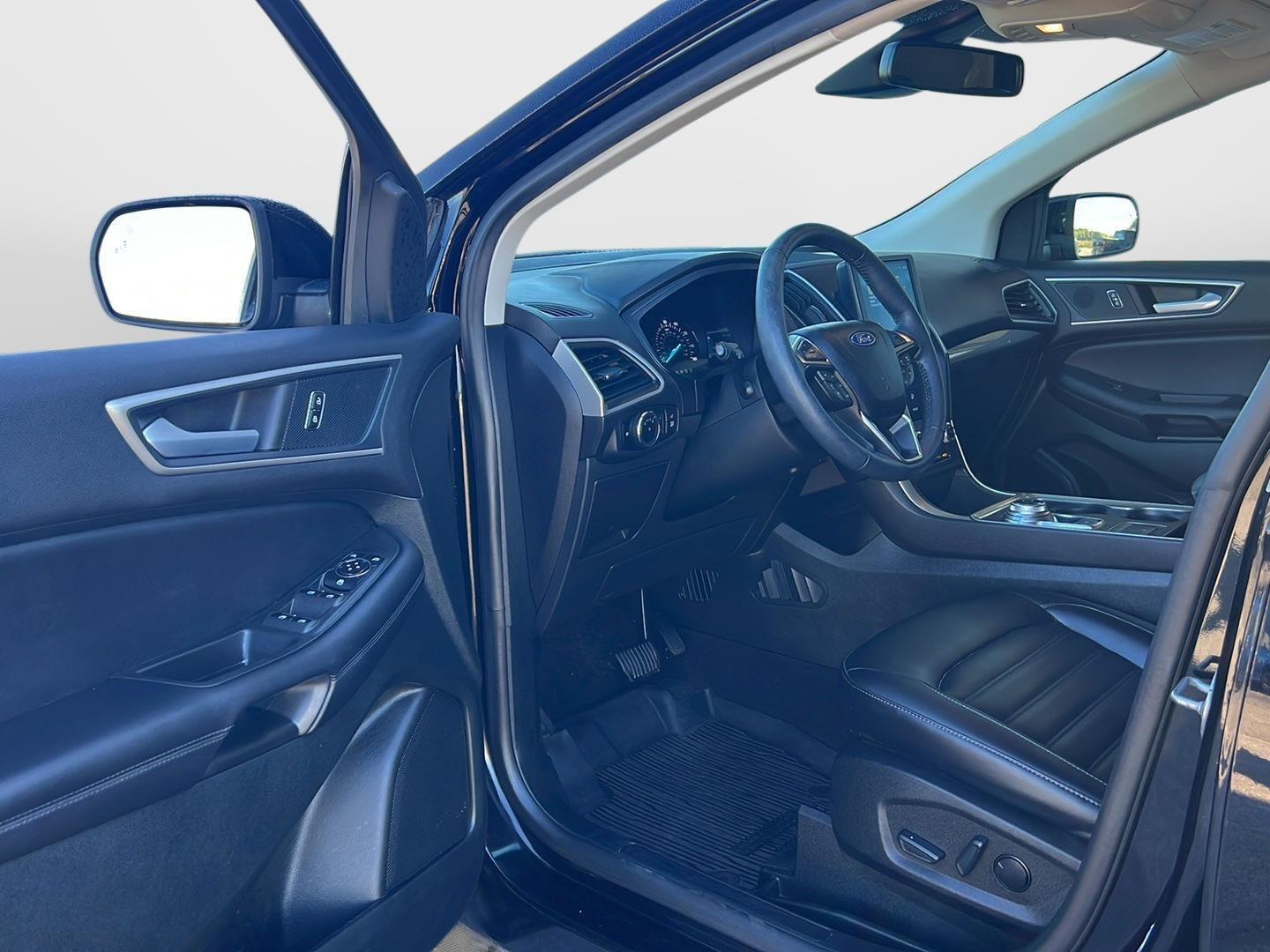 2023 Ford Edge photo 19 of 45