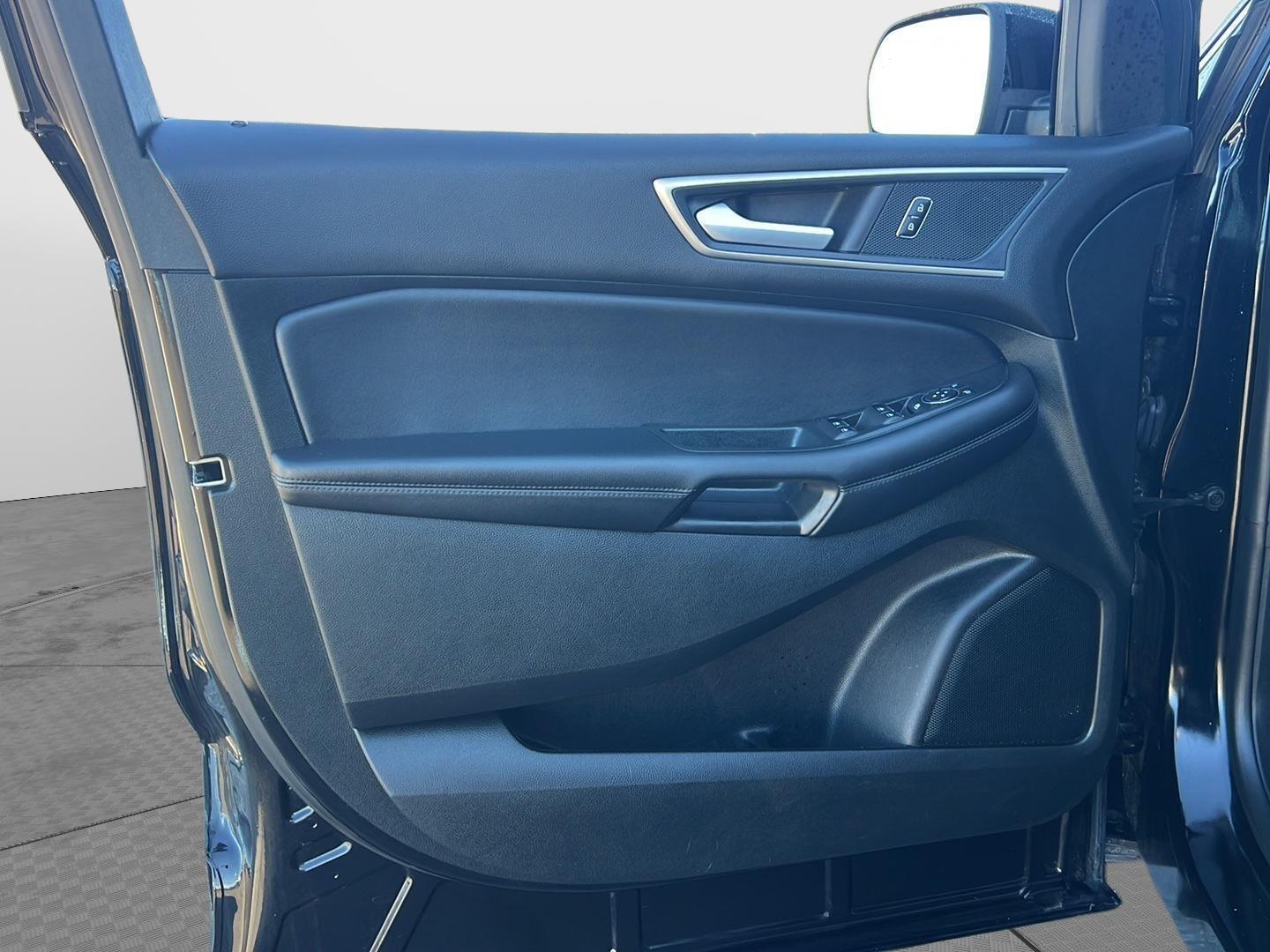 2023 Ford Edge photo 23 of 45