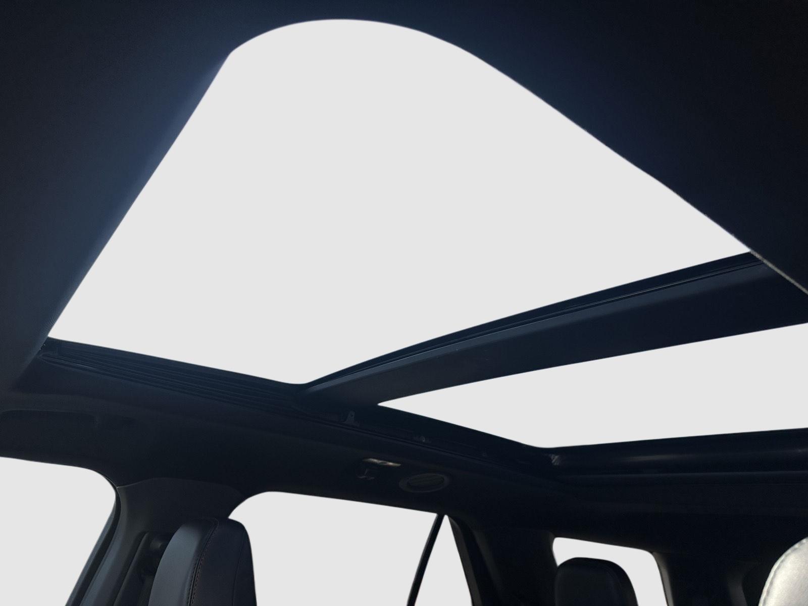 2025 Ford Explorer photo 4 of 62