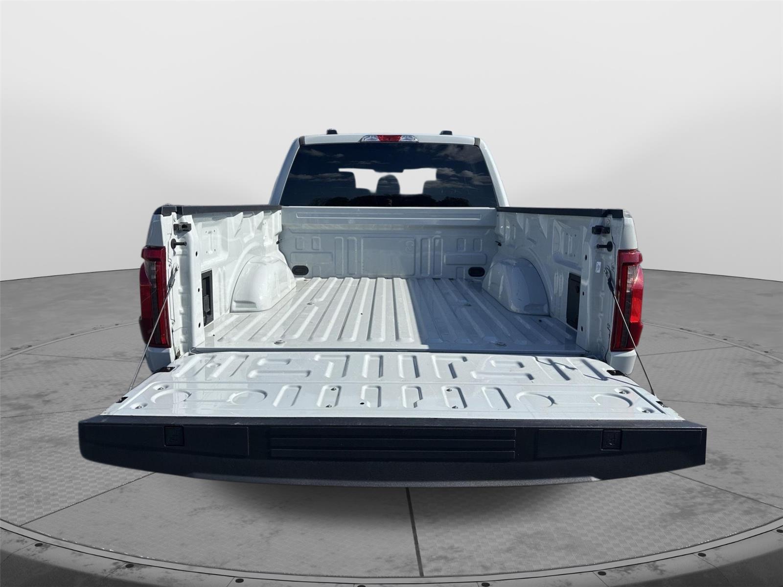2024 Ford F-150 photo 8 of 45