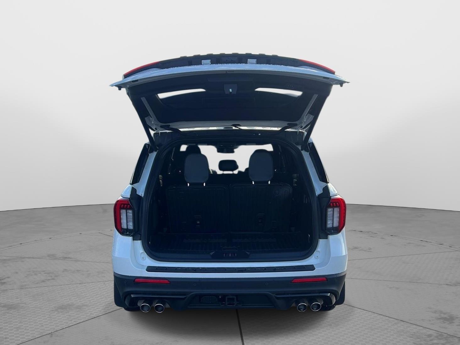 2025 Ford Explorer photo 9 of 62