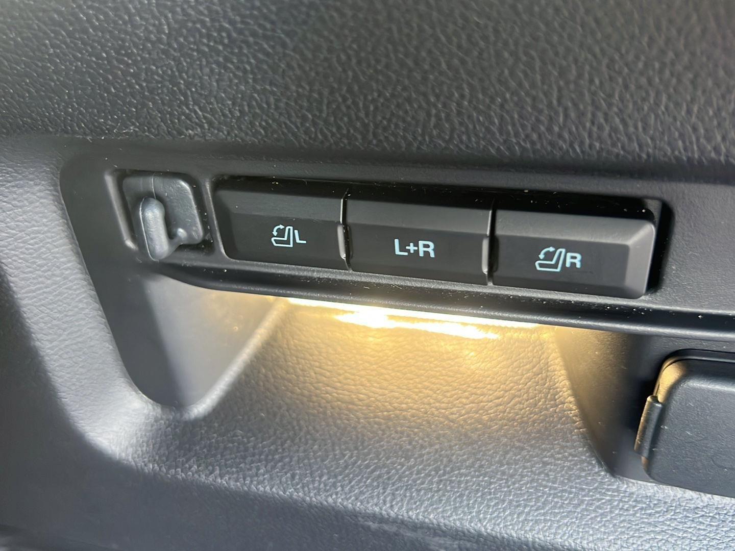 2025 Ford Explorer photo 11 of 62