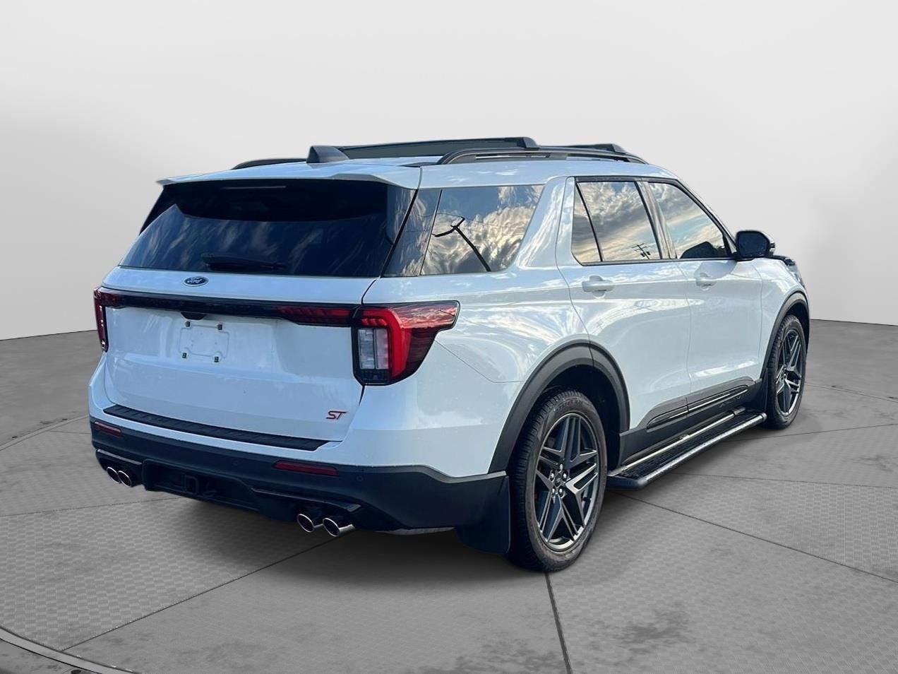 2025 Ford Explorer photo 15 of 62