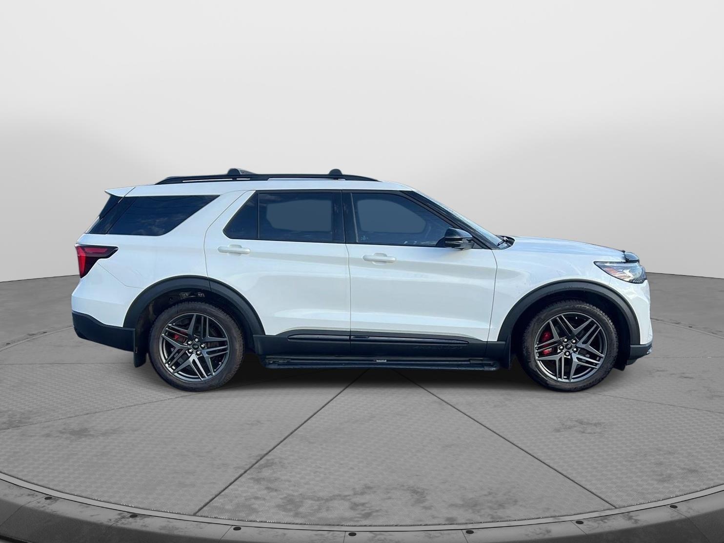 2025 Ford Explorer photo 16 of 62