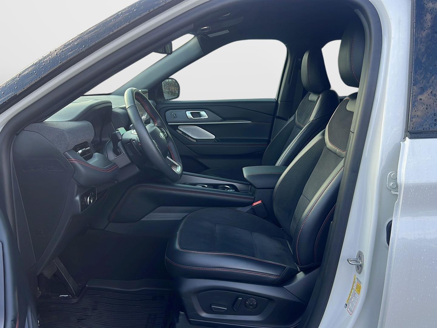 2025 Ford Explorer photo 21 of 62