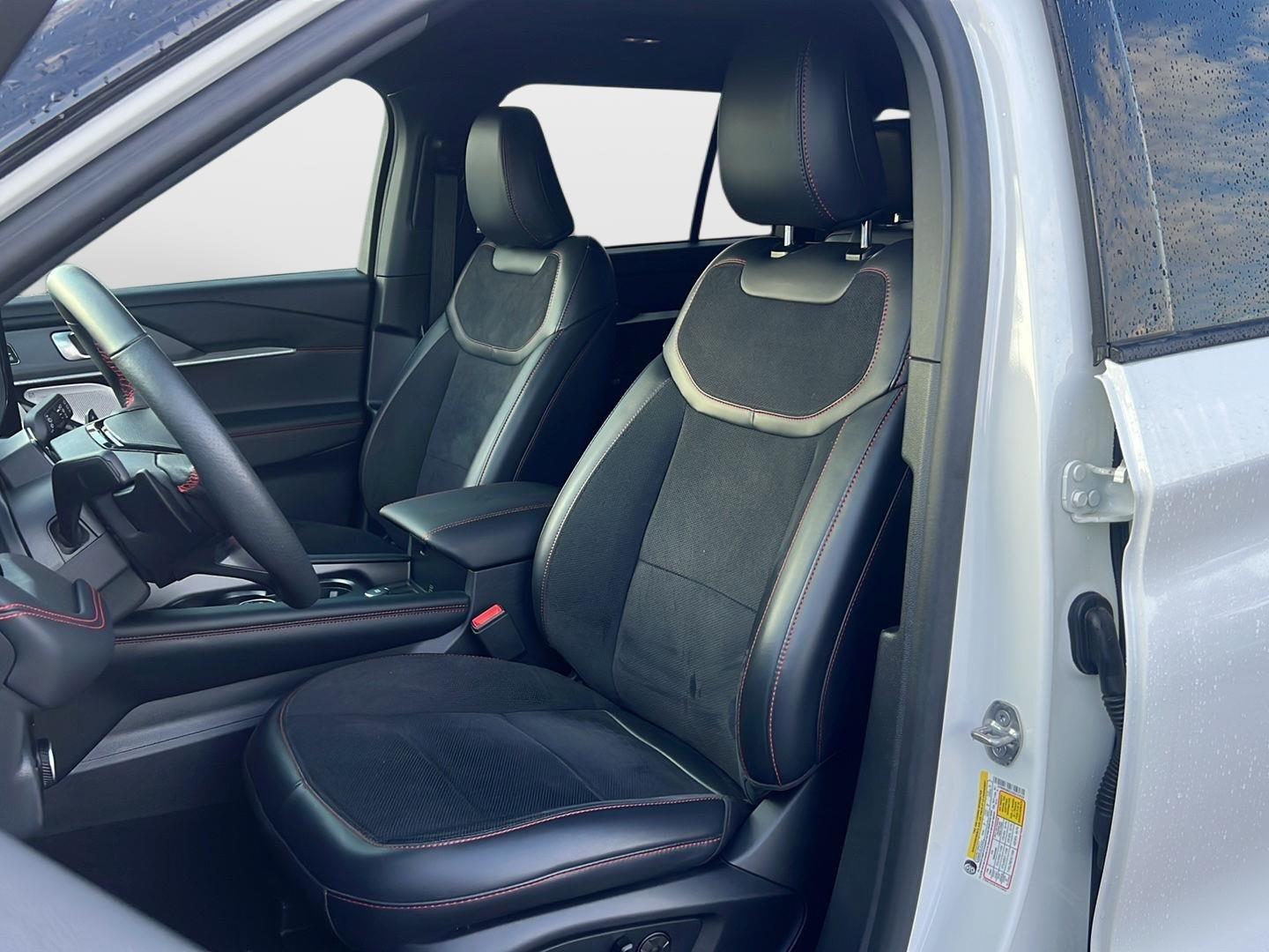 2025 Ford Explorer photo 22 of 62