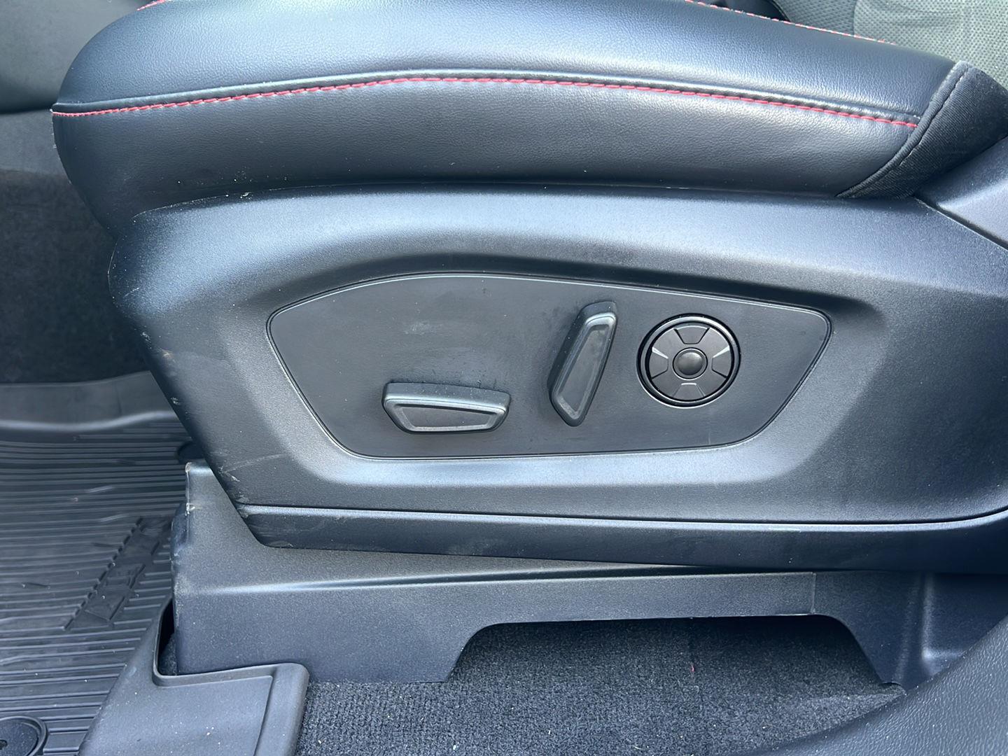 2025 Ford Explorer photo 27 of 62