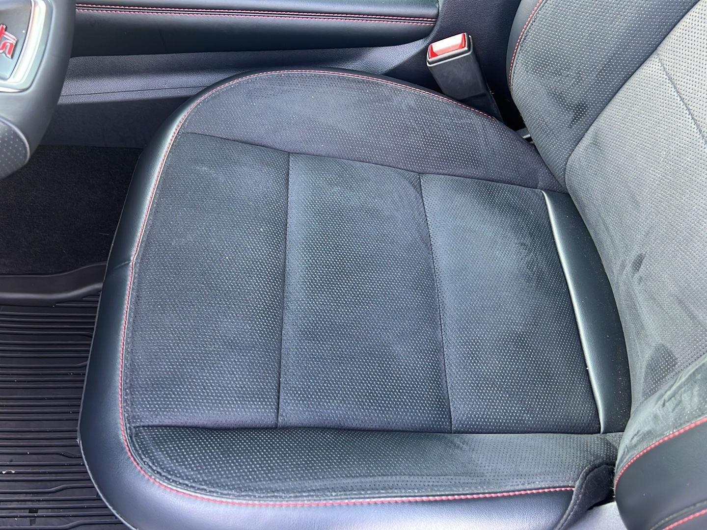 2025 Ford Explorer photo 28 of 62