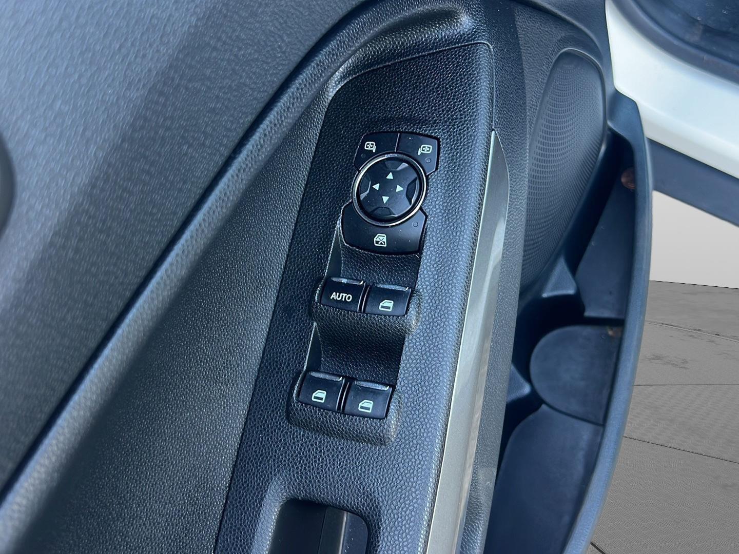 2018 Ford EcoSport photo 18 of 37