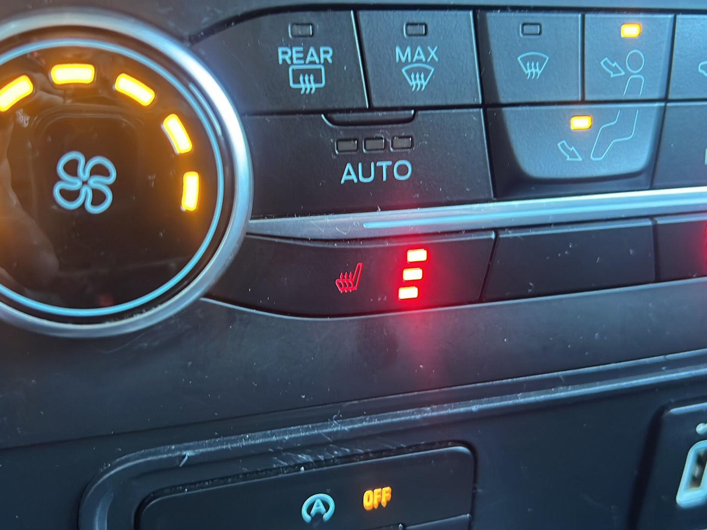 2018 Ford EcoSport photo 31 of 37