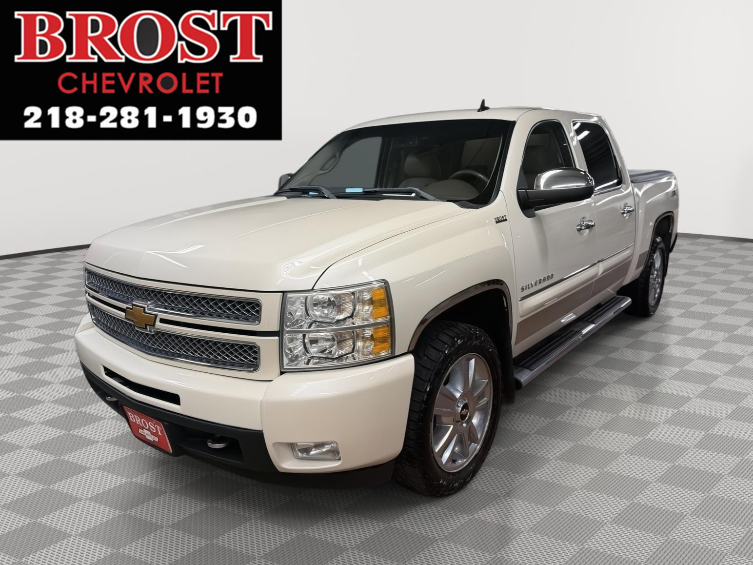White Diamond Tricoat 2013 Chevrolet Silverado 1500 LTZ Crew Cab 4WD Pickup Truck Four-Wheel Drive 6-Speed Automatic