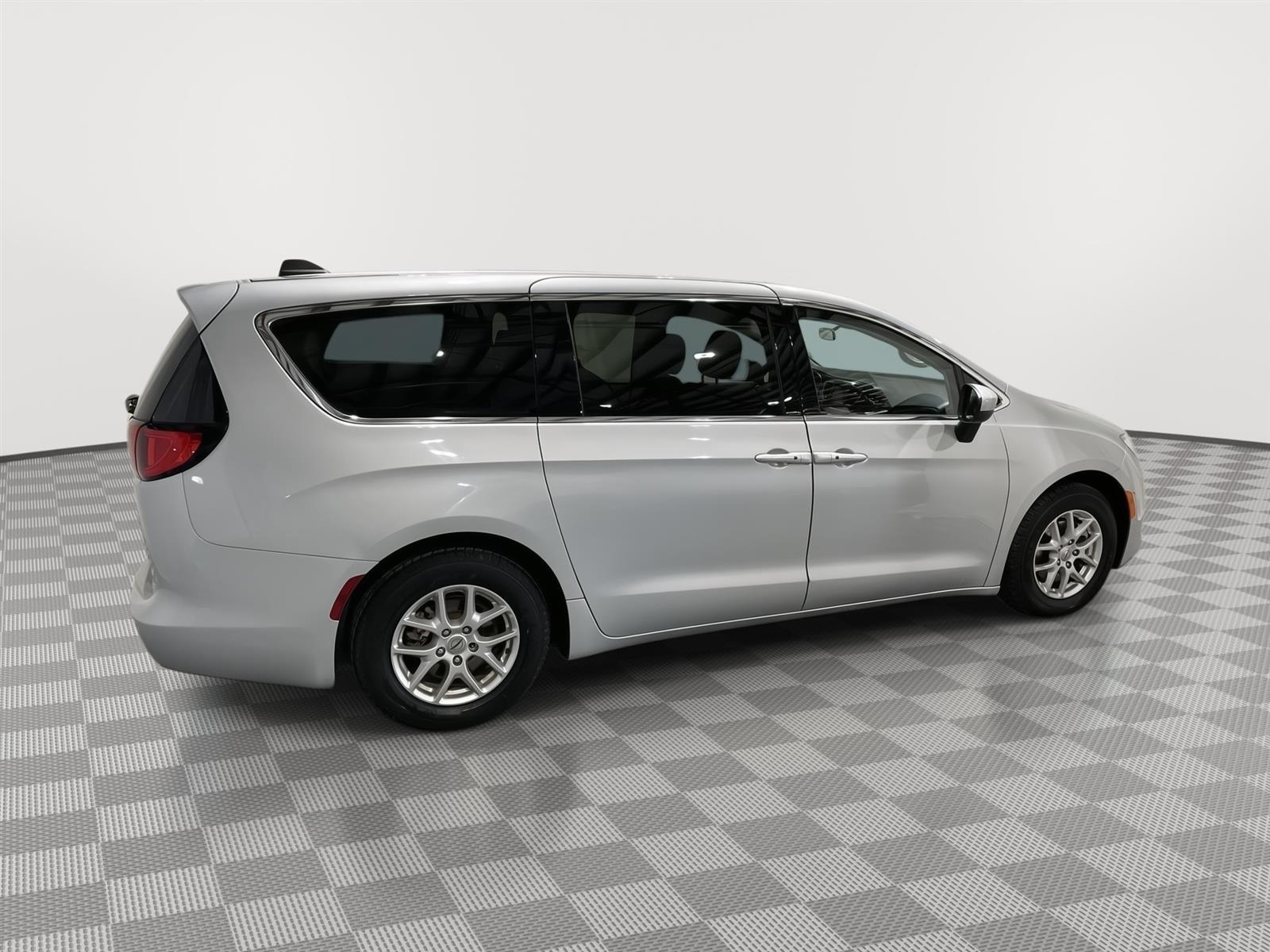 Used 2022 Chrysler Voyager LX Minivans for sale in St Joseph MO