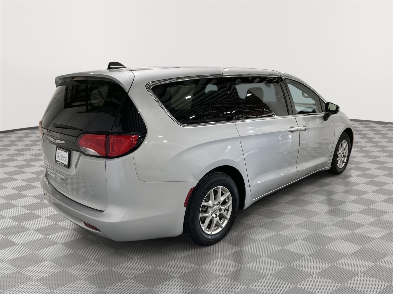 Used 2022 Chrysler Voyager LX Minivans for sale in St Joseph MO