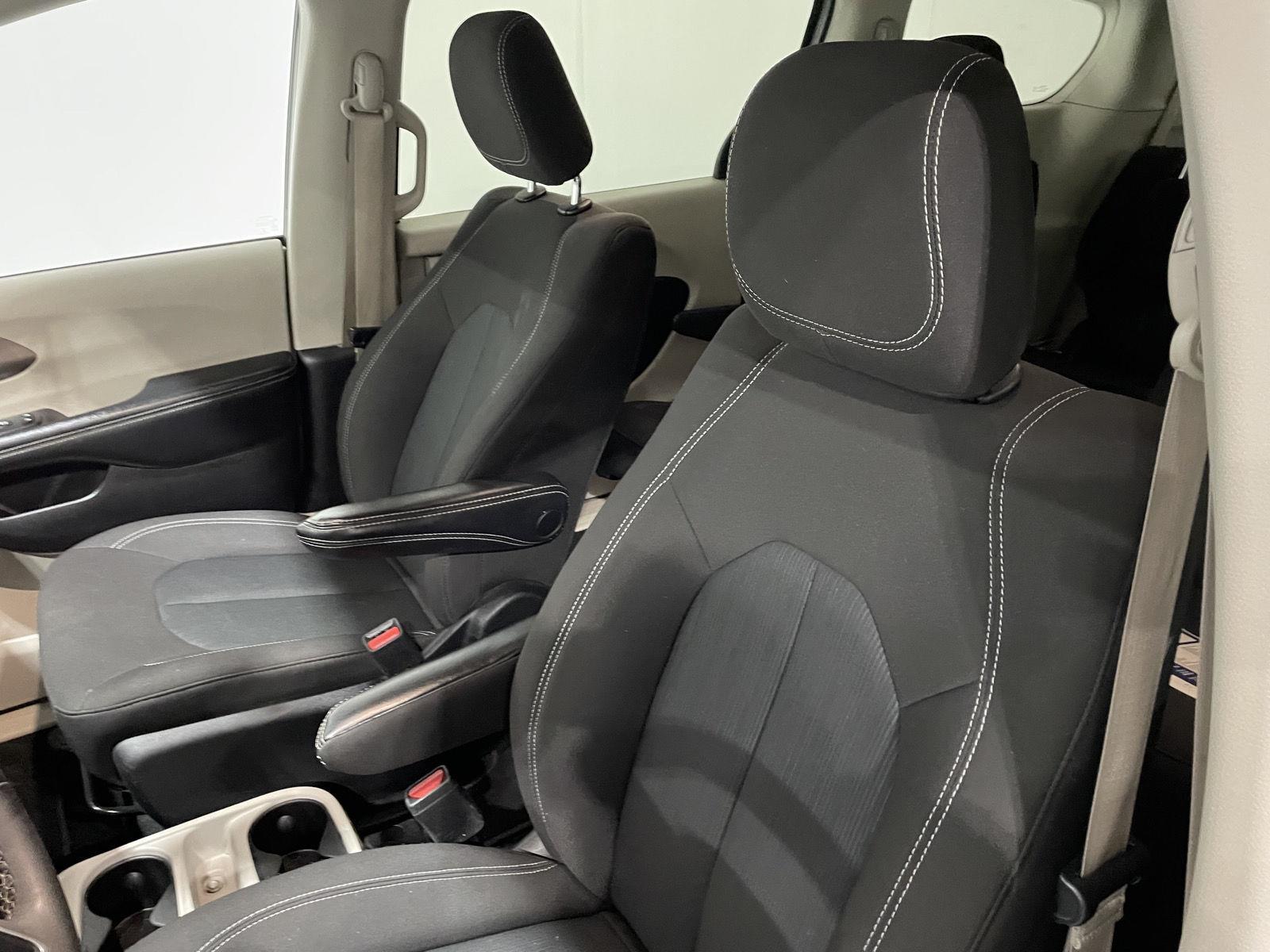 Used 2022 Chrysler Voyager LX Minivans for sale in St Joseph MO