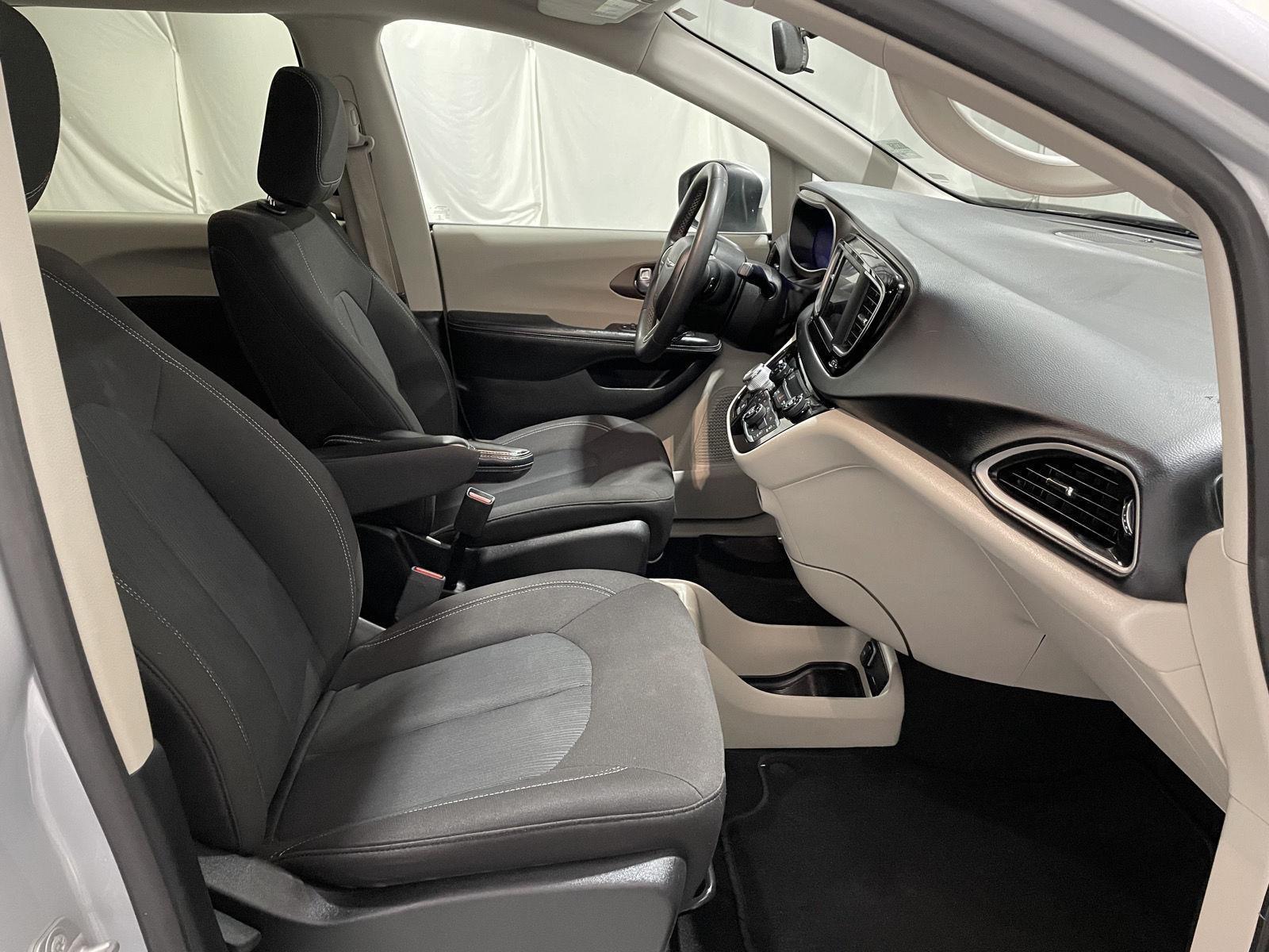 Used 2022 Chrysler Voyager LX Minivans for sale in St Joseph MO