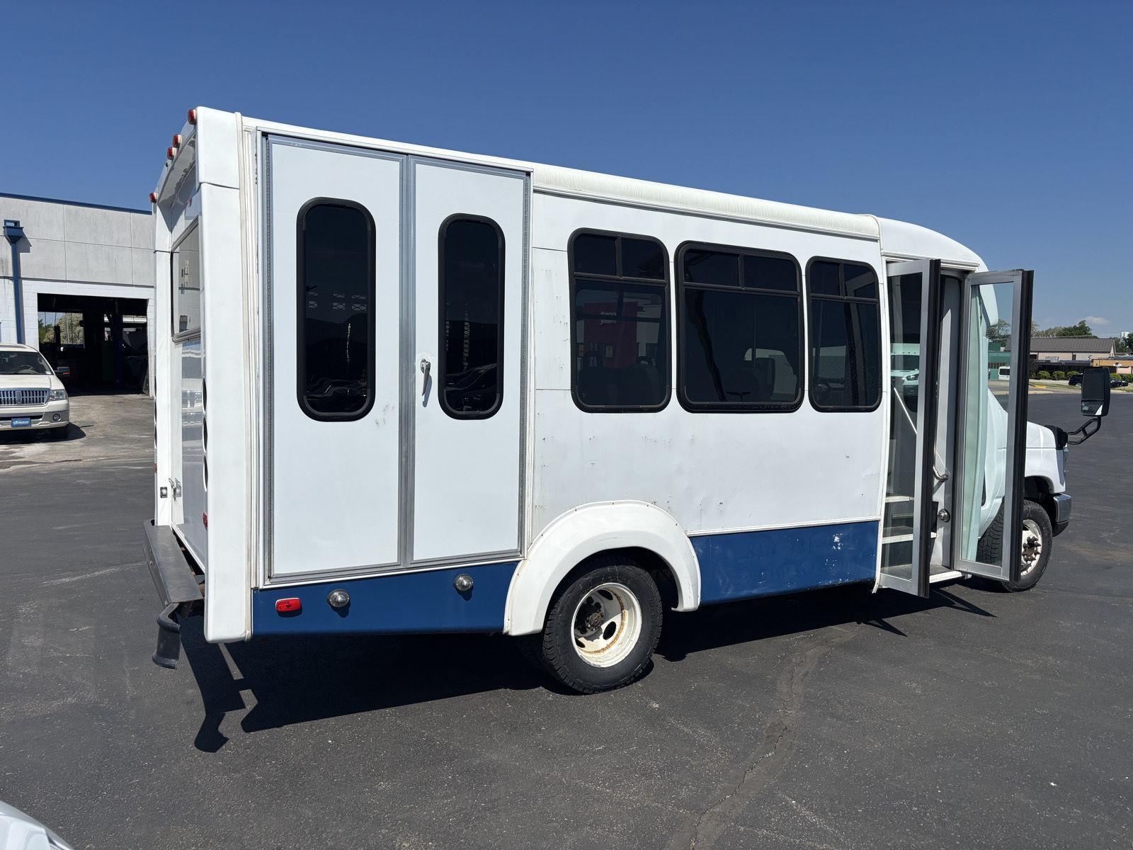 Used 2016 Ford Econoline Commercial Cutaway E-350 Super Duty 138 DRW specialty vehicle for sale in St Joseph MO