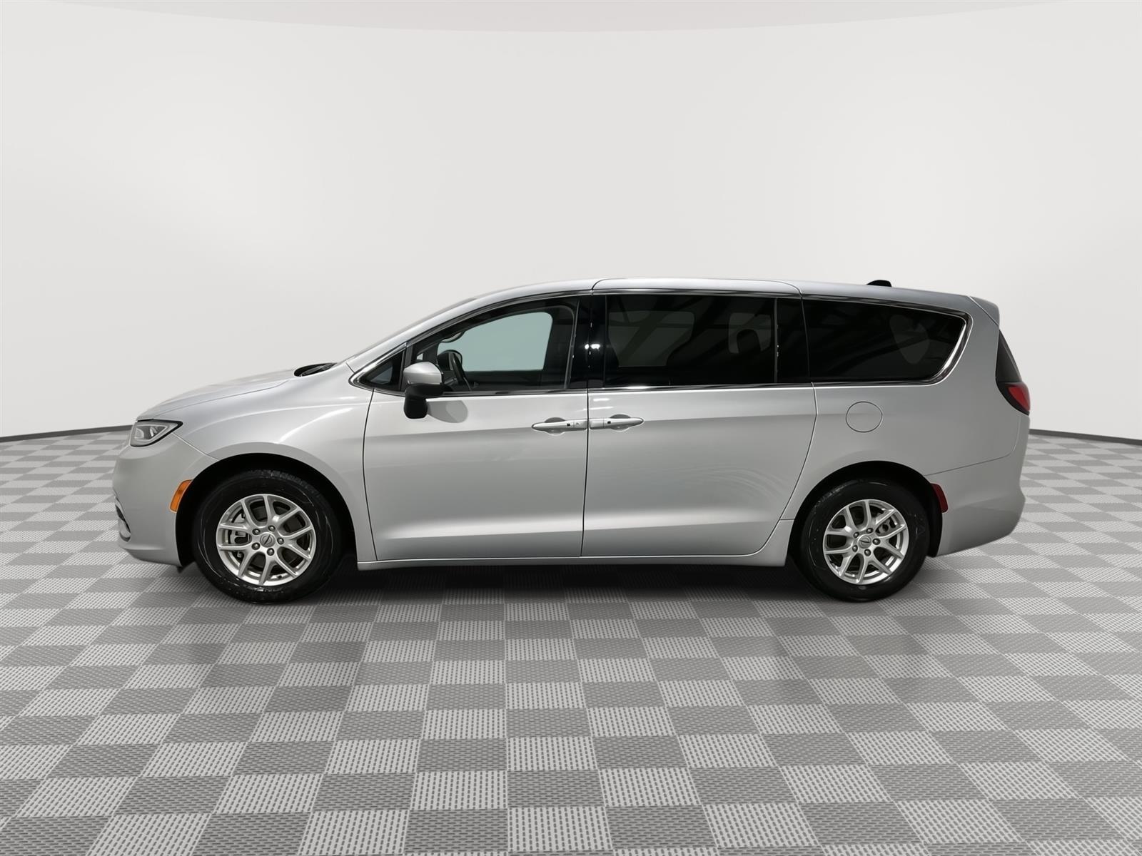 Used 2023 Chrysler Pacifica Touring L Minivans for sale in St Joseph MO