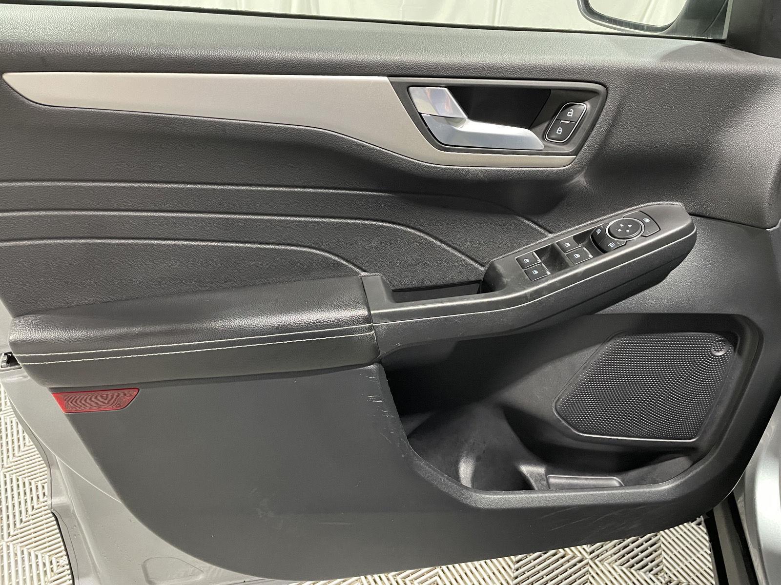 Used 2021 Ford Escape SE Hybrid SUV for sale in St Joseph MO